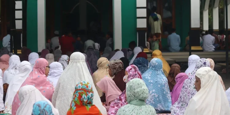 Daftar lokasi salat Idul Adha di Kota Batu tahun 2025 untuk membantu masyarakat menunaikan ibadah dengan khidmat. /Foto: Unsplash.com/Mufid Majnun