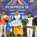 Muhfasha, atlet taekwondo mahasiswa UB saat naik ke podium usai meraih medali emas Porprov Jatim 2025. Foto: Dok