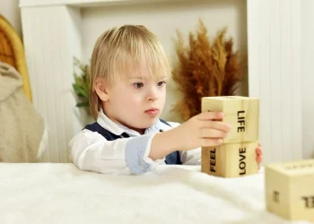 PSLC ungkap permasalahan anak terlambat dalam merespons instruksi sebagai gejala autisme./Foto:Unsplash.com/Veronika Plesnikova