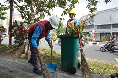 Kegiatan bersih-bersih PT PLN UP3 Malang. Foto/dok