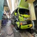 Rem blong - Diduga Rem Blong, Minibus Pengangkut Cabai Masuk Gang di Kebalen Malang, 1 Orang Tewas di Tempat