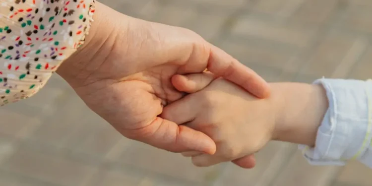 PSLC beberkan masalah orang tua yang ragu dan takut memberikan layanan terapi pada anak autis. /Foto: Unsplash.com/Marina Abrosimova