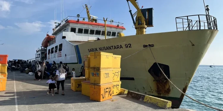 Kapal perintis Sabuk Nusantara yang menghubungkan Surabaya ke Masalembu. Foto/Herlianto. A