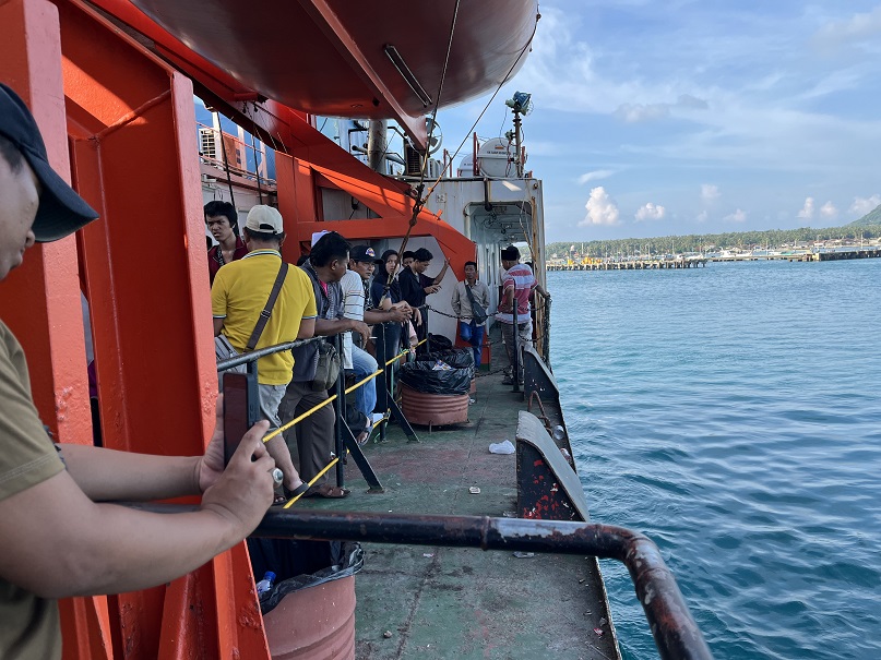 Suasana di atas Kapal Sabuk Nusantara. Foto/Herlianto. A