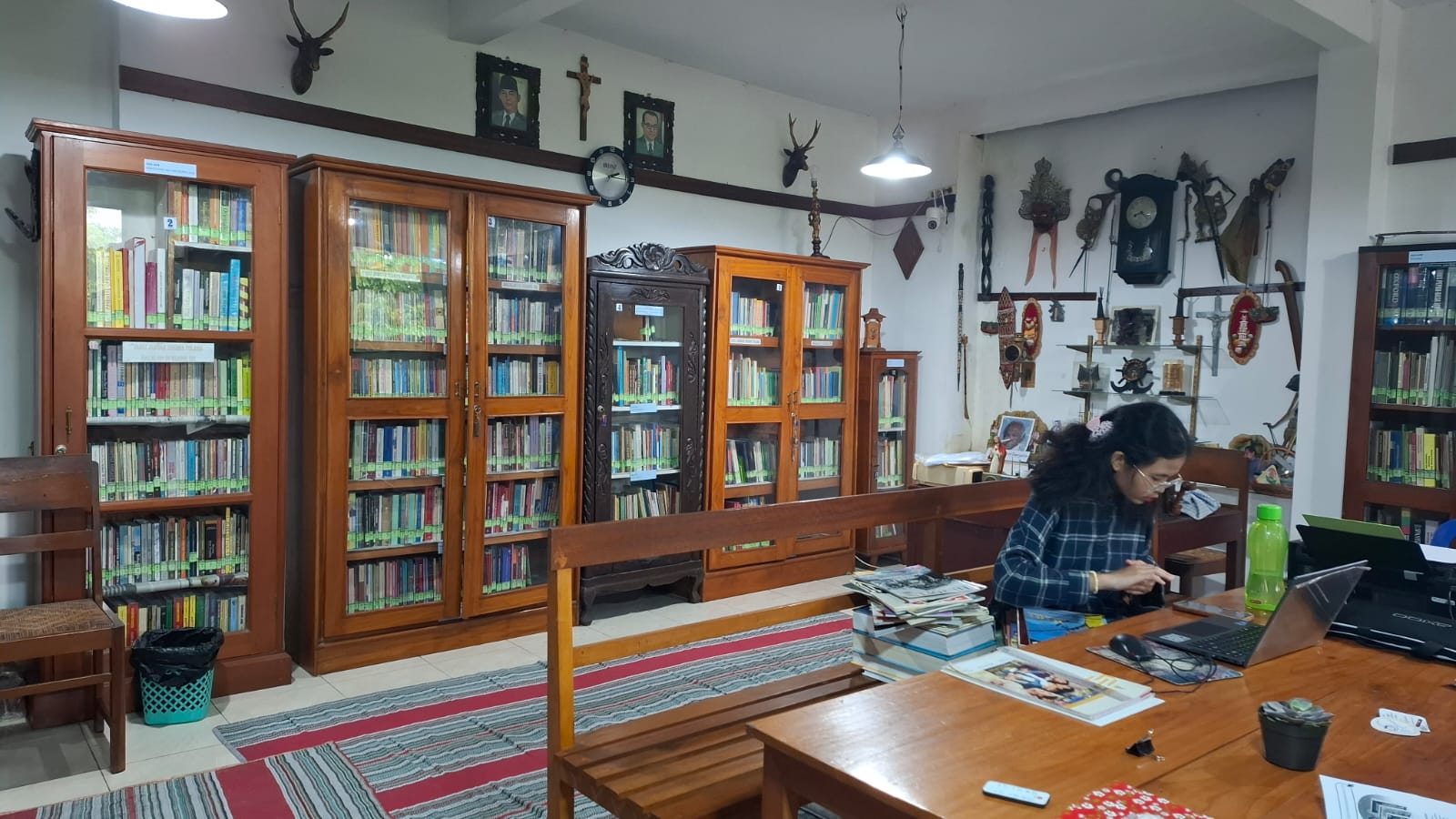 Padepokan Sastra Tan Tular menyediakan ruang bagi masyarakat untuk membaca dengan leluasa. Foto: Aisyah Nawangsari Putri