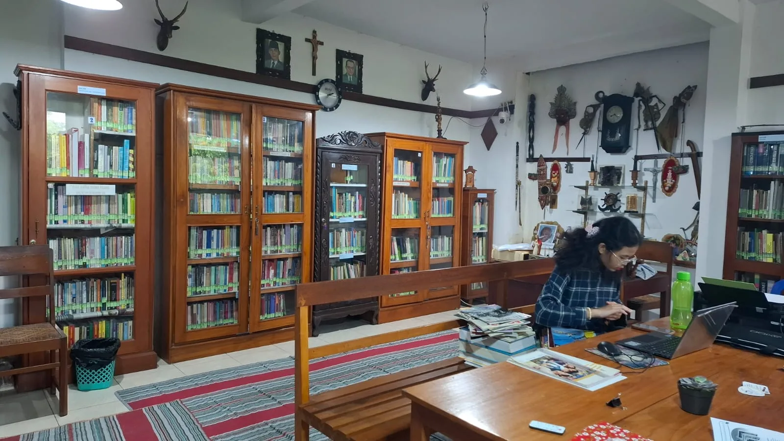 Padepokan Sastra Tan Tular menyediakan ruang bagi masyarakat untuk membaca dengan leluasa. Foto: Aisyah Nawangsari Putri