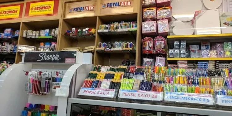 Alat tulis sekolah