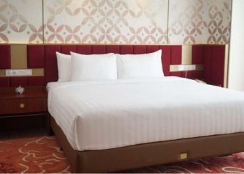 Tempat tidur hotel atria malang