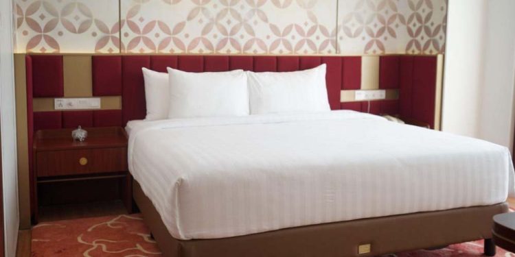 Tempat tidur hotel atria malang