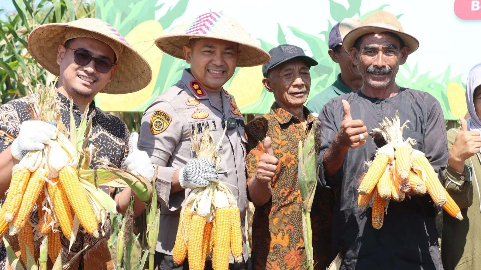 Tugumalang.id - Program Pekarangan Pangan Lestari (P2L) yang dikawal oleh Polres Batu sejak awal tahun 2025, kini sudah kembali panen