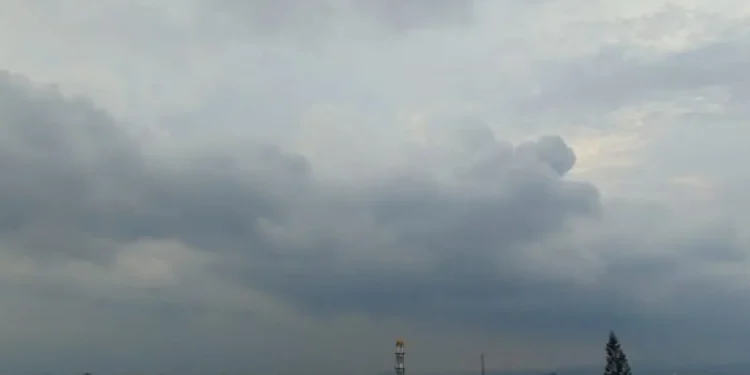 Informasi prakiraan cuaca Kota Malang hari Jumat, 20 Juni 2025 masih berpotensi hujan ringan./Foto: Tugumalang.id/Bagus Rachmad Saputra