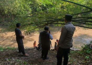 Bocah hanyut di sungai brantas