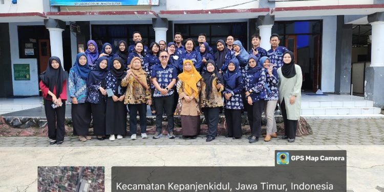 Gelar kegiatan pelatihan dan pendampingan di SD Laboratorium UM Kota Blitar, Tim Dosen UM bantu implementasi kebijakan Merdeka Belajar lewat strategi pembelajaran passion trend. /Foto: Dok. Tim Dosen UM