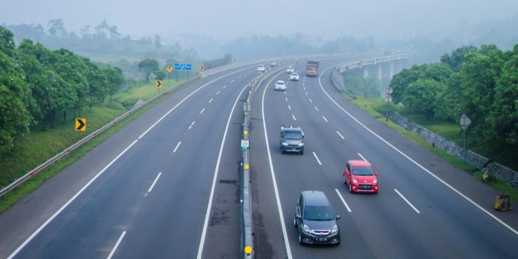 Daftar ruas tol yang memberlakukan diskon tarif 20 persen di momen libur Tahun Baru Hijriah 2025./Foto: Unsplash.com/Abdul Ridwan