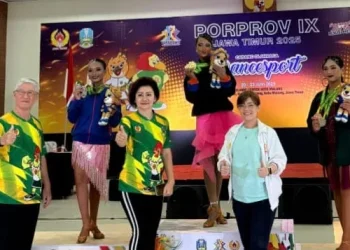 Atlet IODI Kota Batu saat menerima penghargaan dan menyumbang 3 medali di Poprov Jatim 2025 sementara ini. Foto: KONI Kota Batu