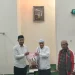 Yayasan 17 Oktober Indonesia memberikan dukungan moril untuk Palestina lewat doa bersama dan simbolis berbagi sembako. (Foto/M Sholeh)