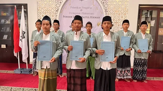 Para pengurus baru pesantren Luhur Baitul Hikmah