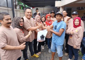 DPC Gerindra Kota Malang salurkan paket daging kurban ke masyarakat. (Foto/ist)