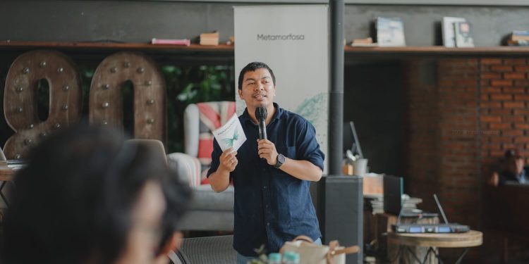 CEO Radya Labs, Puja Pramudya berbagi pandangan tentang pemanfaatan AI dan peran alumni ITB. /Foto: Dok.Pribadi