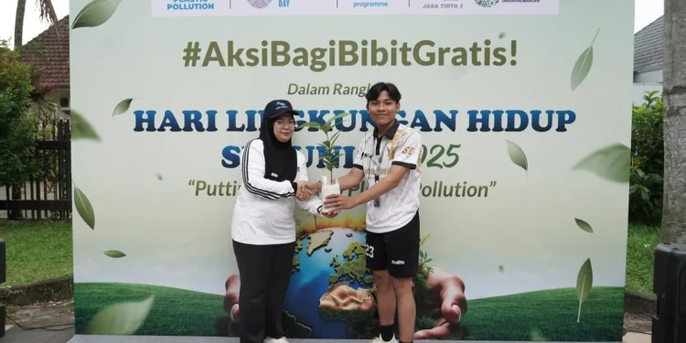PJT I,hari lingkungan hidup 2025,bagi bibit pohon - PJT I Rayakan Hari Lingkungan Hidup 2025 dengan Bagi-Bagi 500 Bibit Pohon