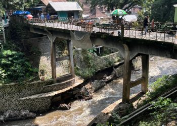 Pondasi jembatan splendid malang tergerus