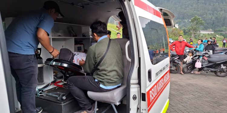 Kesiapan tim medis RSUD Karsa Husada untuk para atlet paralayang