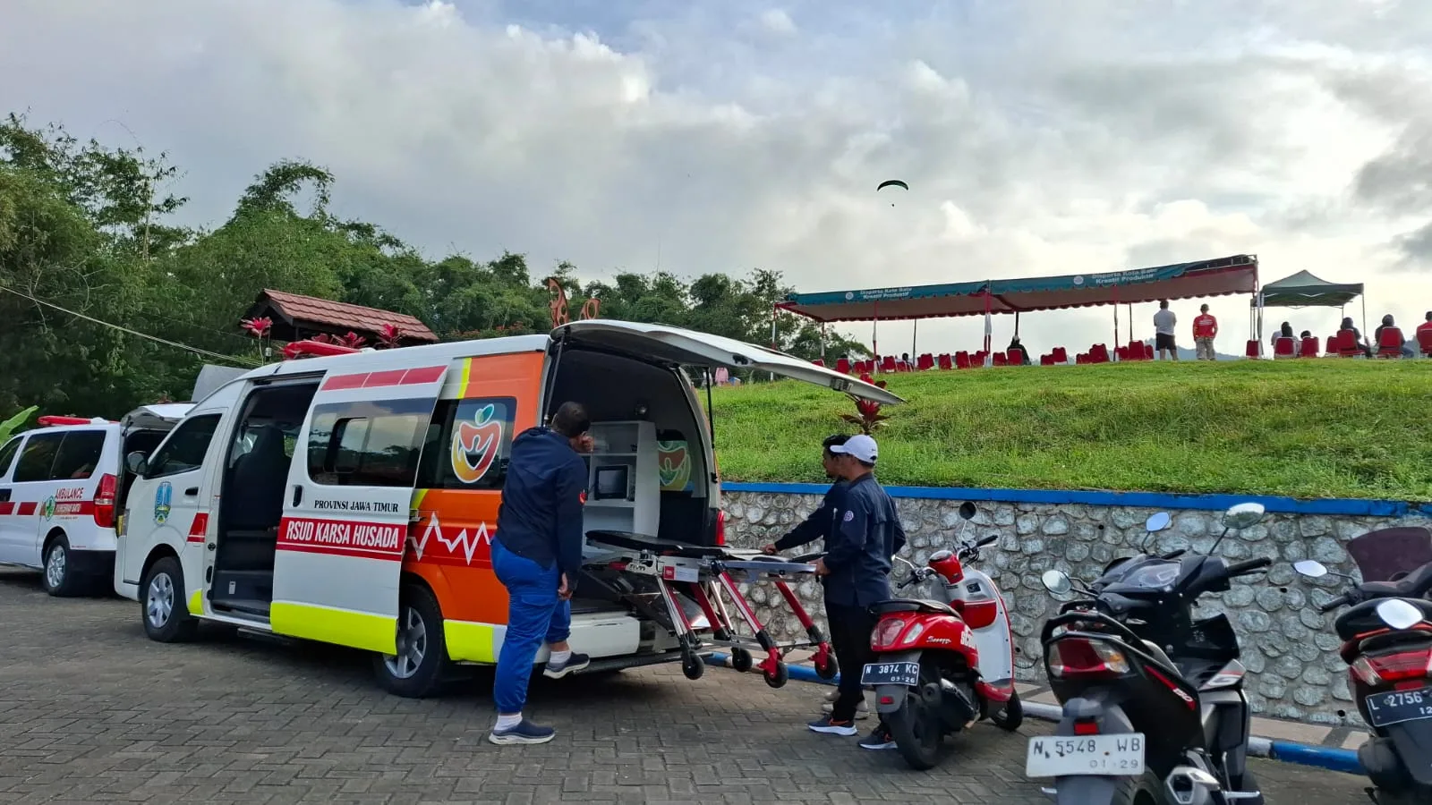 Tim medis RSUD Karsa Husada