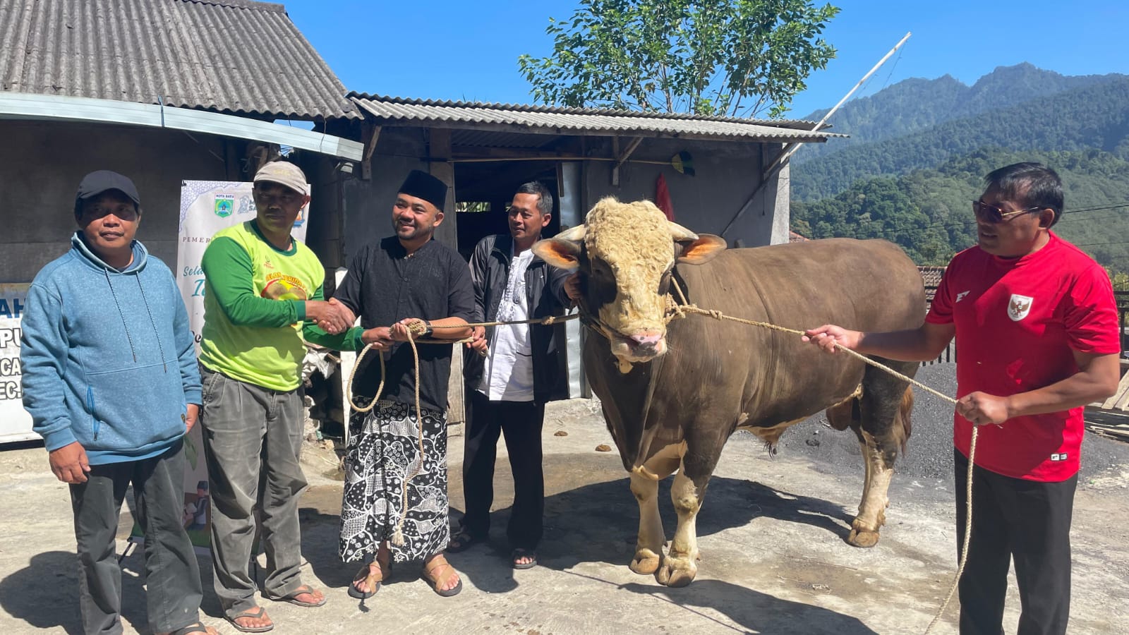 Pemkot Batu Salurkan hewan kurban ke warga
