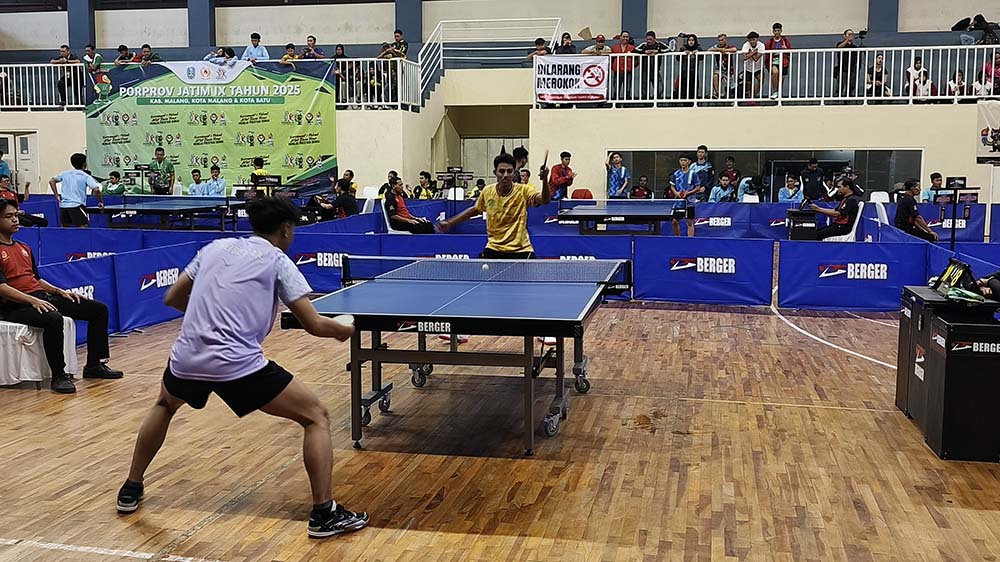Atlet tenis meja kota batu