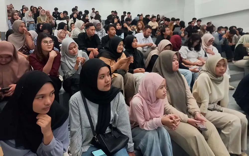 Para peserta literasi keuangan yang diprakarsai D3 Keuangan dan Perbankan UMM