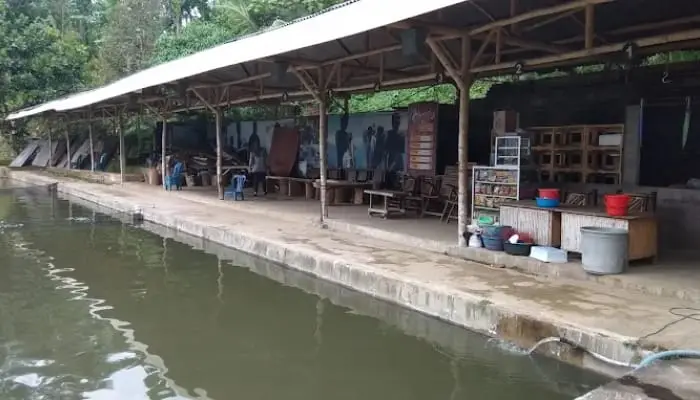 Kolam Pemancingan dan Lesehan Beran Sundeng Sawojajar./Foto: Google Review.