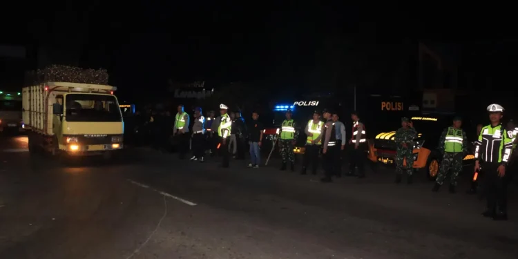 Polisi Bubarkan Simpatisan PSHT yang Tutup Jalan di Kabupaten Malang