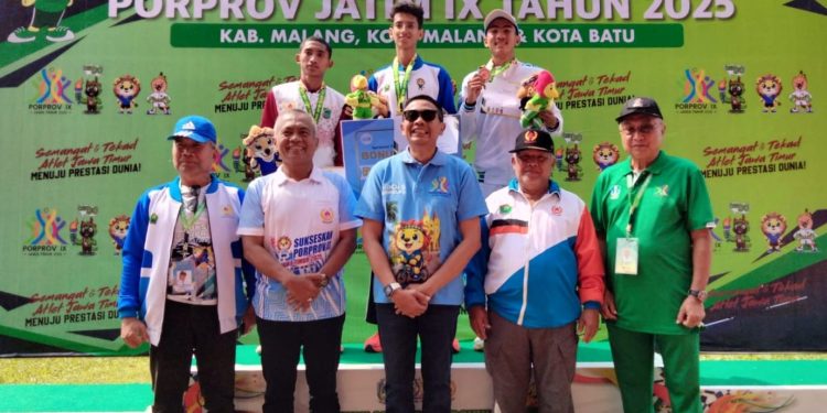 Atlet Kota Malang raih medali di cabor Atletik Porprov Jatim 2025. (Foto/M Sholeh)