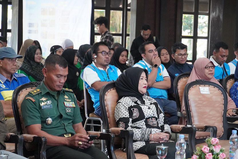 Wakil Bupati Kabupaten Malang, Dra. Hj. Lathifah Shohib, saat menghadiri peresmian Bank Sampah. Foto/dok