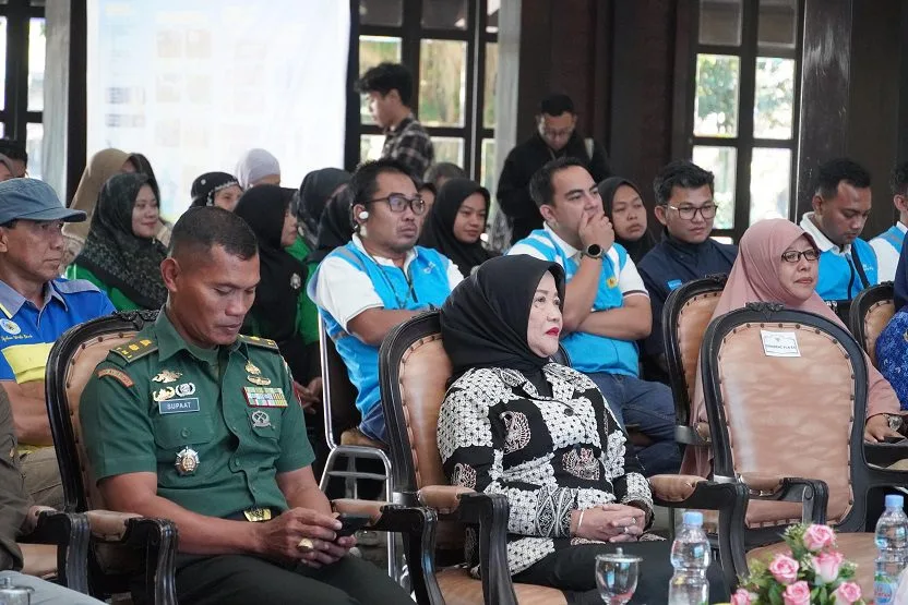 Wakil Bupati Kabupaten Malang, Dra. Hj. Lathifah Shohib, saat menghadiri peresmian Bank Sampah. Foto/dok