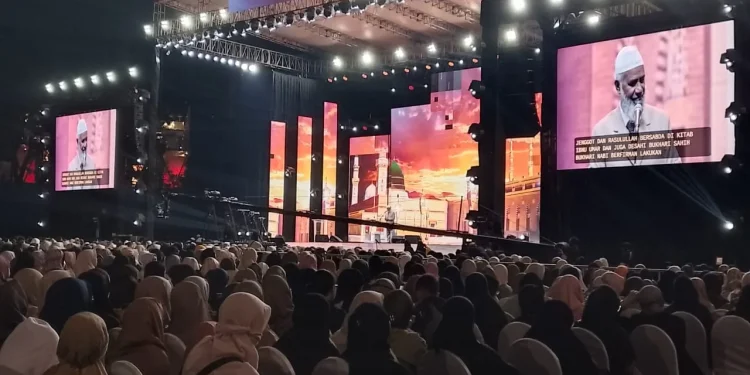 Dakwah Dr Zakir Naik di Stadion Gajayana, Kota Malang. (Foto/M Sholeh)