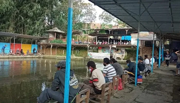 Pemancingan Telaga Amprong Malang./Foto: Google Review/Iwan Subur.