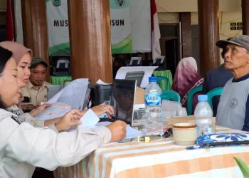 Warga Desa Duwet mendapatkan pelayanan pajak di program Bapenda Menyapa Warga. Foto: Aisyah Nawangsari Putri