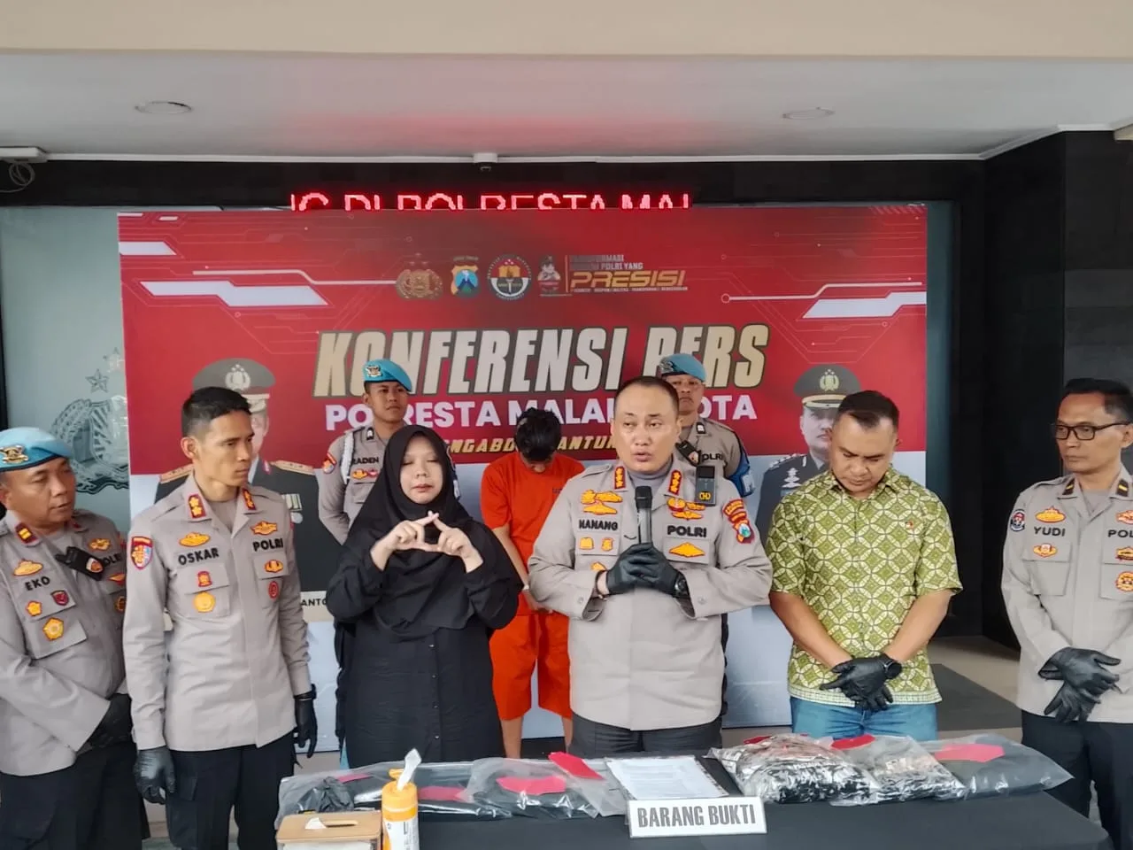 Kapolresta Malang Kota, Nanang Haryono mengungkap kasus penusukan anggota perguruan silat yang konvoi di Kota Malang. (Foto/M Sholeh)