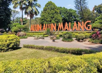 Rekomendasi wisata murah meriah di Kota Malang yang cocok untuk dijadikan destinasi wisata penutup libur sekolah. /Foto: Google Review Alun-Alun Malang/Mila Saruci
