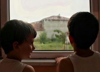 PSLC beri penjelasan terkait kekhawatiran orang tua dengan anak autis yang kesulitan menjalin hubungan pertemanan. /Foto: Unsplash.com/Cemre Dikici