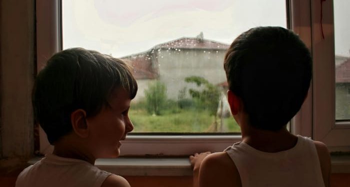 PSLC beri penjelasan terkait kekhawatiran orang tua dengan anak autis yang kesulitan menjalin hubungan pertemanan. /Foto: Unsplash.com/Cemre Dikici