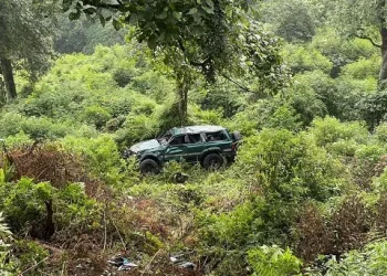 Mobil Toyota Land Cruiser terjun ke jurang di Gubugklakah Poncokusumo. Foto: Polres Malang