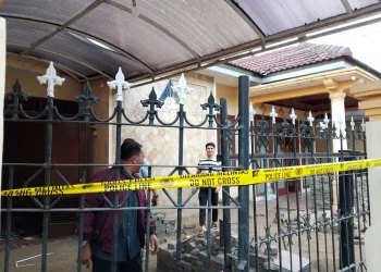 Rumah di Blimbing, Kota Malang yang menjadi lokasi penemuan benda diduga granat. (Foto/M Sholeh)