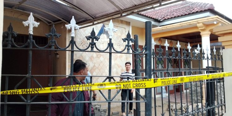 Rumah di Blimbing, Kota Malang yang menjadi lokasi penemuan benda diduga granat. (Foto/M Sholeh)