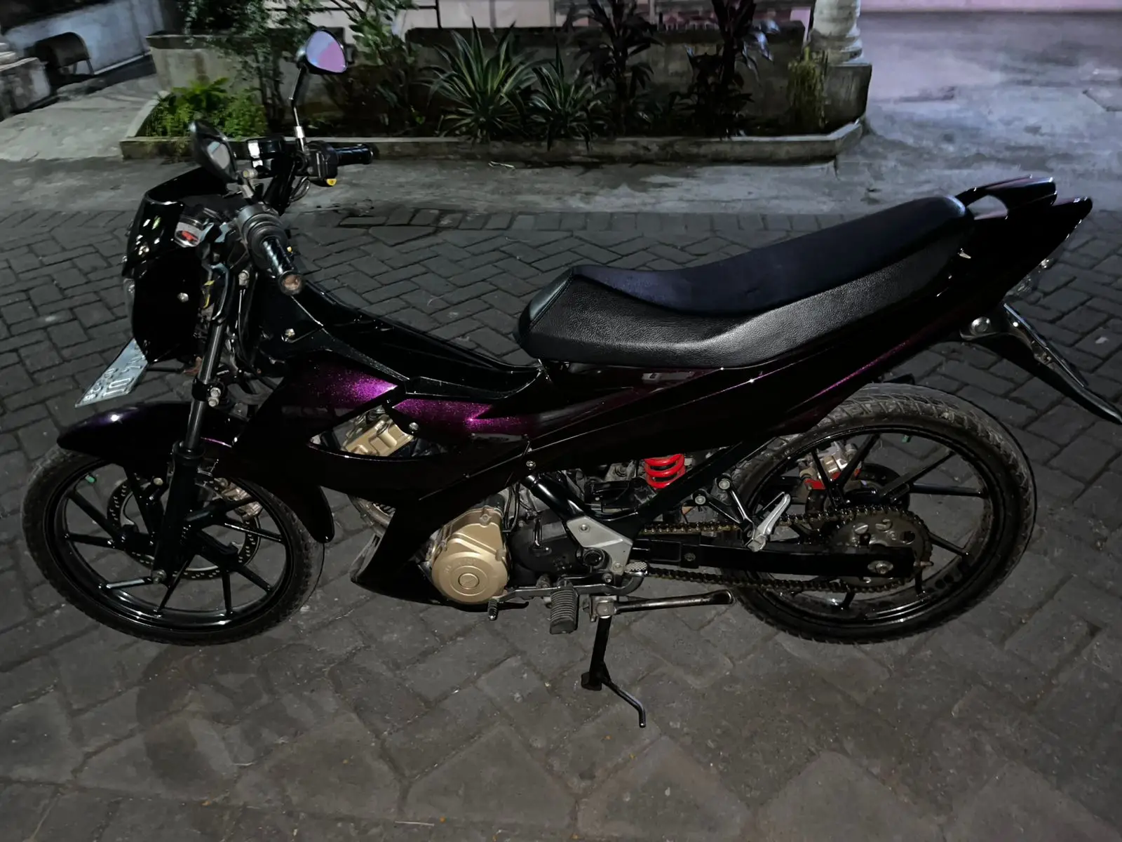 Sepeda motor yang dikendarai tersangka saat melancarkan aksinya. Foto: Polres Malang