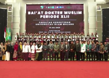 Baiat Dokter Muslim FK Unisma ke-42 diwarnai pelepasan lulusan peserta program beasiswa dari Pemkab Kayong Utara. Foto: Dok