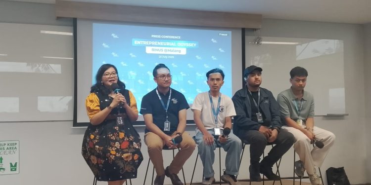 Kepala Program Studi Entrepreneurship Business Creation Binus Malang, Etsa Astrid Setiyati memaparkan ekosistem wirausaha di Binus. (Foto/M Sholeh)