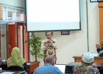 Pakar pendidikan, Prof. Dr. Daniel Ginting, M.Pd., memaparkan prinsip prinsip OBE. (Foto/dok.)