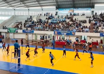 Pertandingan voli putri Porprov Jatim 2025 antara Kota Malang vs Kabupaten Kediri. (Foto/M Sholeh)